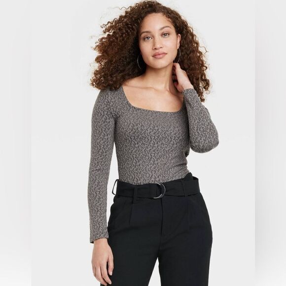 a new day gray textured stretch square front neckline long sleeve bodysuit. Med - Picture 1 of 10